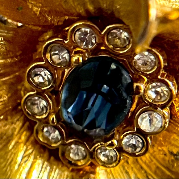 Kenneth Jay Lane Vintage Florentine Flower Gold Tone Rhinestone Clip Earrings - Picture 8 of 14